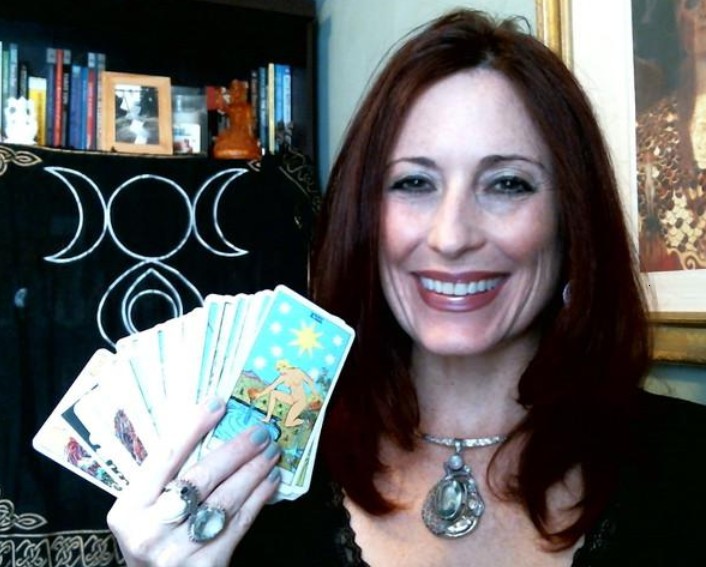 Goddess Tarot is an amazing Tarot Card Reader